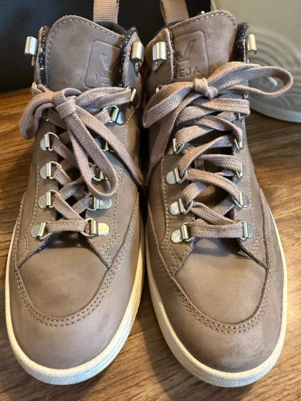 Size US 8 VEJA Roraima Suede Trainers - Oxford Grey/ white